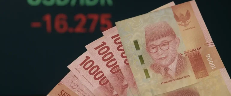 Rupiah Melemah Tunggu Gencatan Senjata AS-China